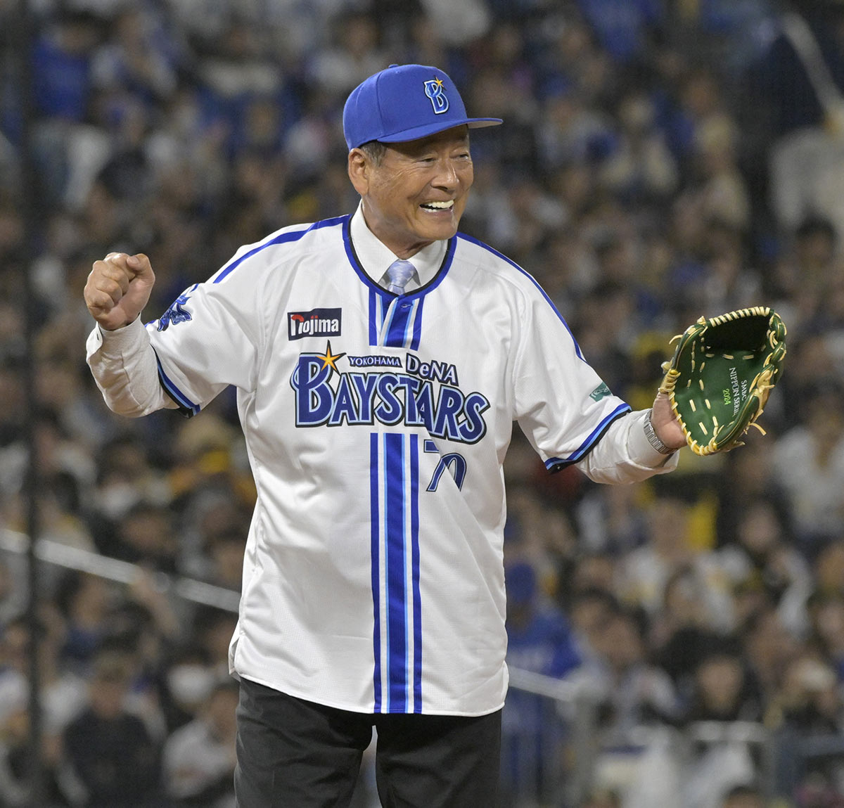 始球式は中畑清さん 躍進の礎築いた初代監督、白球投じ何度もガッツ