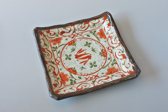 美濃焼】花赤絵正角皿 21．7cm×21．7cm×高さ3．6cm