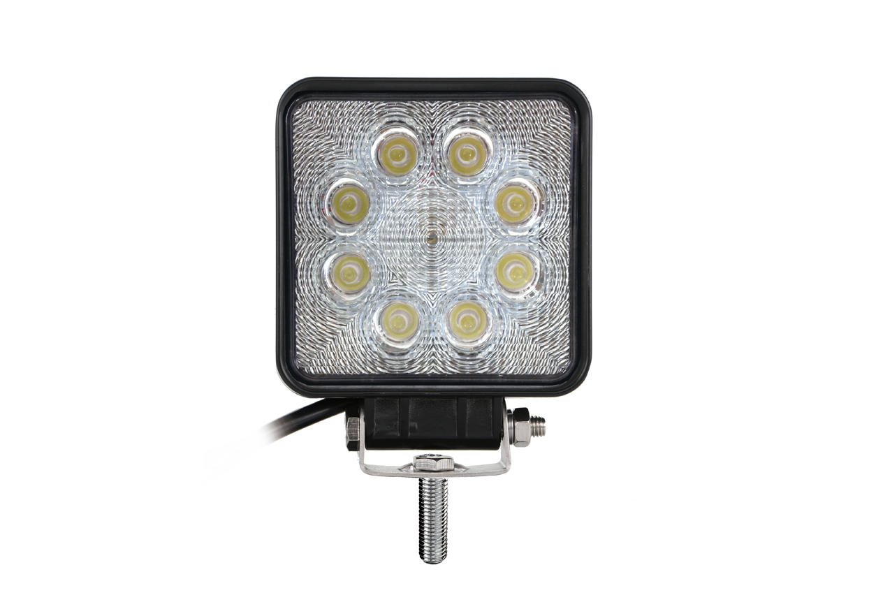 LEDワークライト 角 8灯 24W 白色 – カシムラ