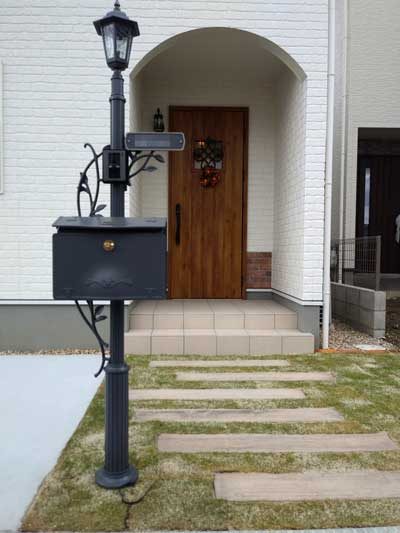 アンティーク調の機能門柱 | 京阪グリーン | 滋賀・京都・大阪の