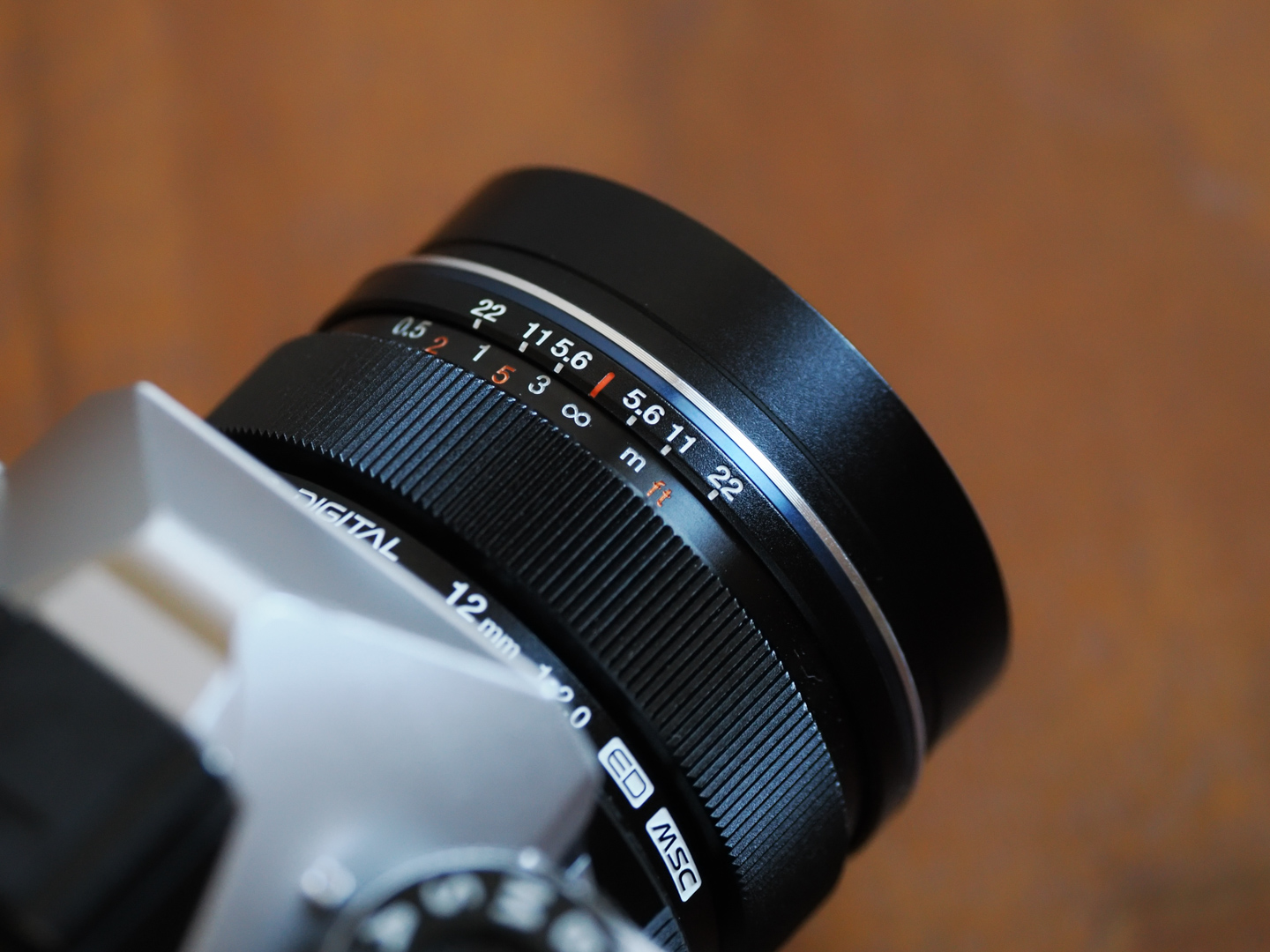 OM SYSTEM M.ZUIKO DIGITAL ED 12mm F2.0｜超小型の単焦点広角レンズで