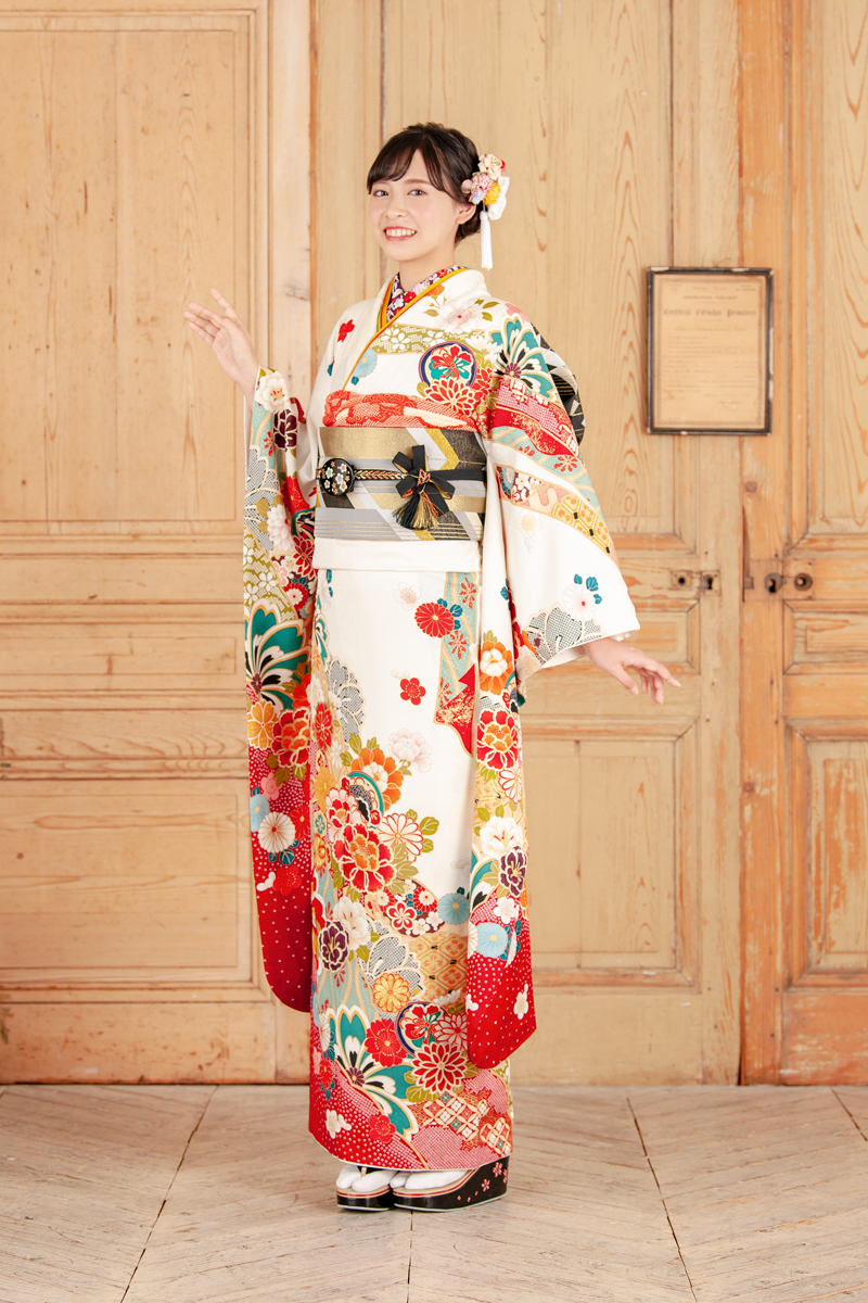 MK-1002】白に赤 大輪花文様 | 日本最大級の着物・振袖ネットワークの