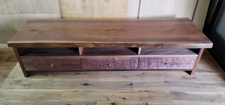 栃木県栃木市｜無垢一枚板テレビ台｜無垢素材のみで製作した本物の家具