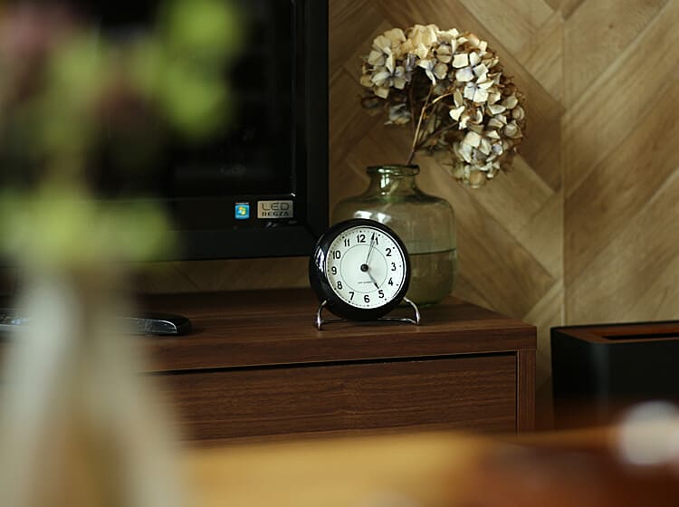 アルネ・ヤコブセン STATION（ステーション） テーブルクロック｜北欧