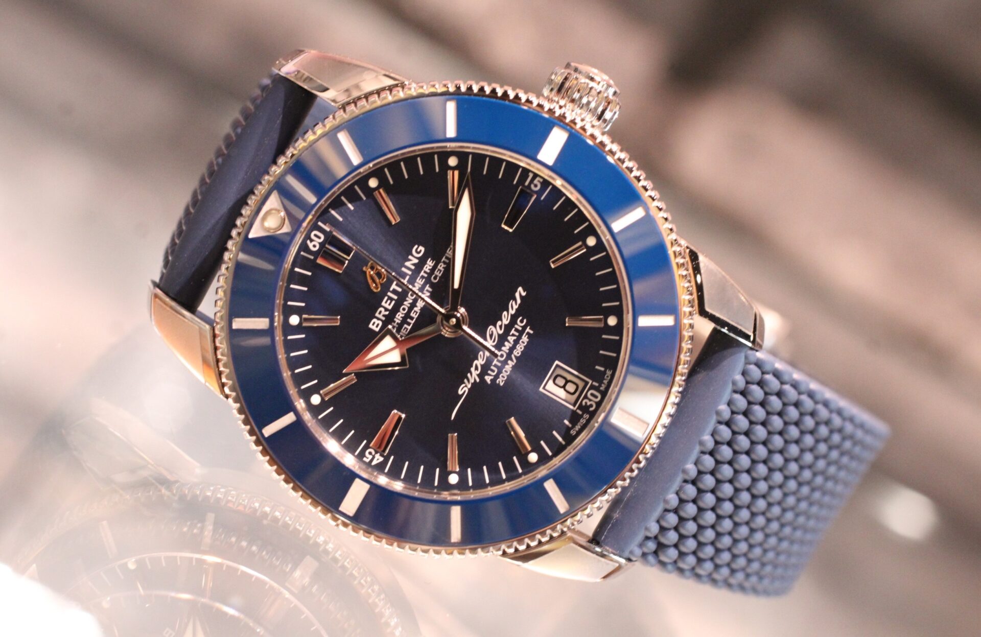 ブライトリング】鮮やかなブルーが印象的な スーパーオーシャン
