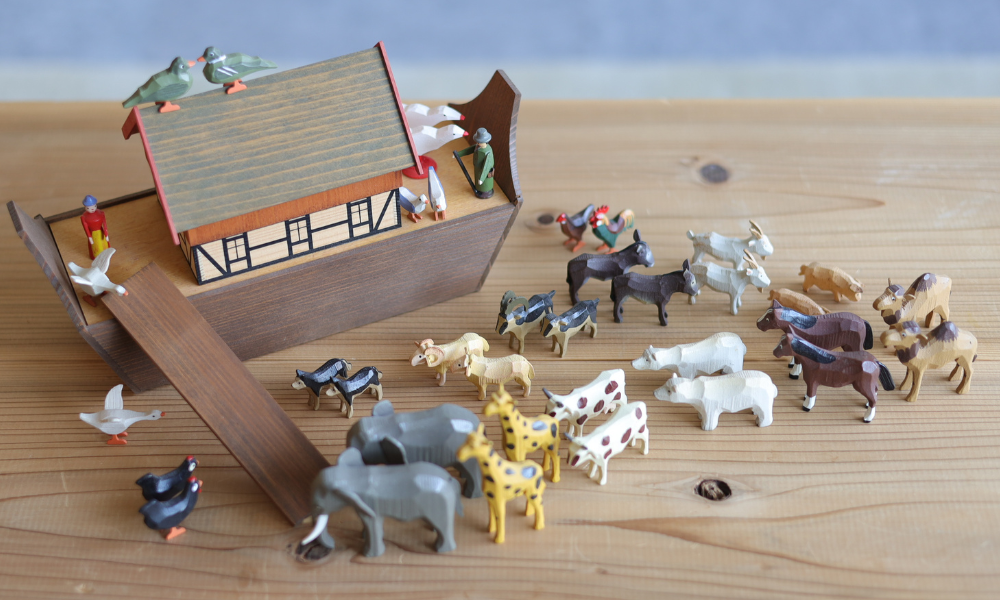 ヴェルナー Wノアの方舟：伝統的ろくろ製法の動物たちをのせて | krtek