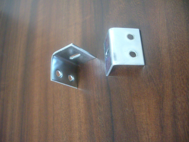 ヤマイチ YS-27 アングル天板止 ユニクローム（タテ穴/ヨコ穴