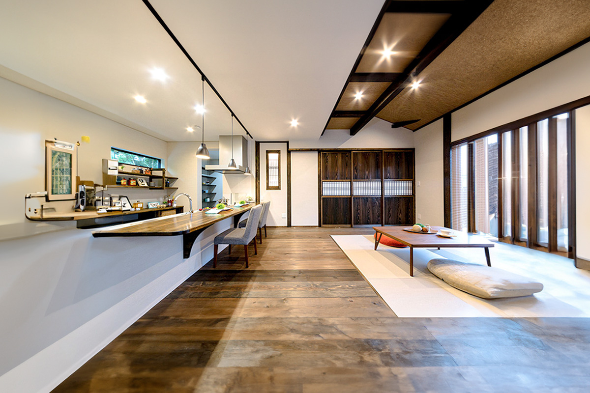 キッチンカウンターのダイニングがおしゃれな和風の落ちついたLDKに