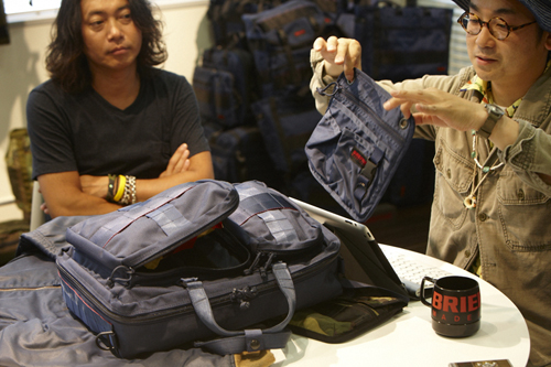 Investigate AIR FORCE BLUE LINE. BLUBRIEFING×BEAMSで手掛ける 「AIR