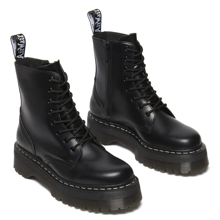 ドクターマーチンの最新作。日本限定モデルを含む、ホワイトステッチ