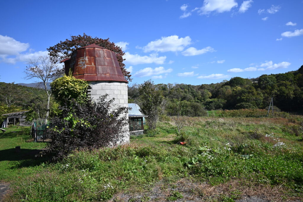 山の隠れ家カフェ「農暮舎」でほっこり癒しの酵素玄米ランチ【新冠町