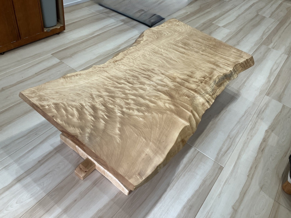 167幅一枚板楠材ダイニングテーブル】【132幅一枚板栃材フロアテーブル