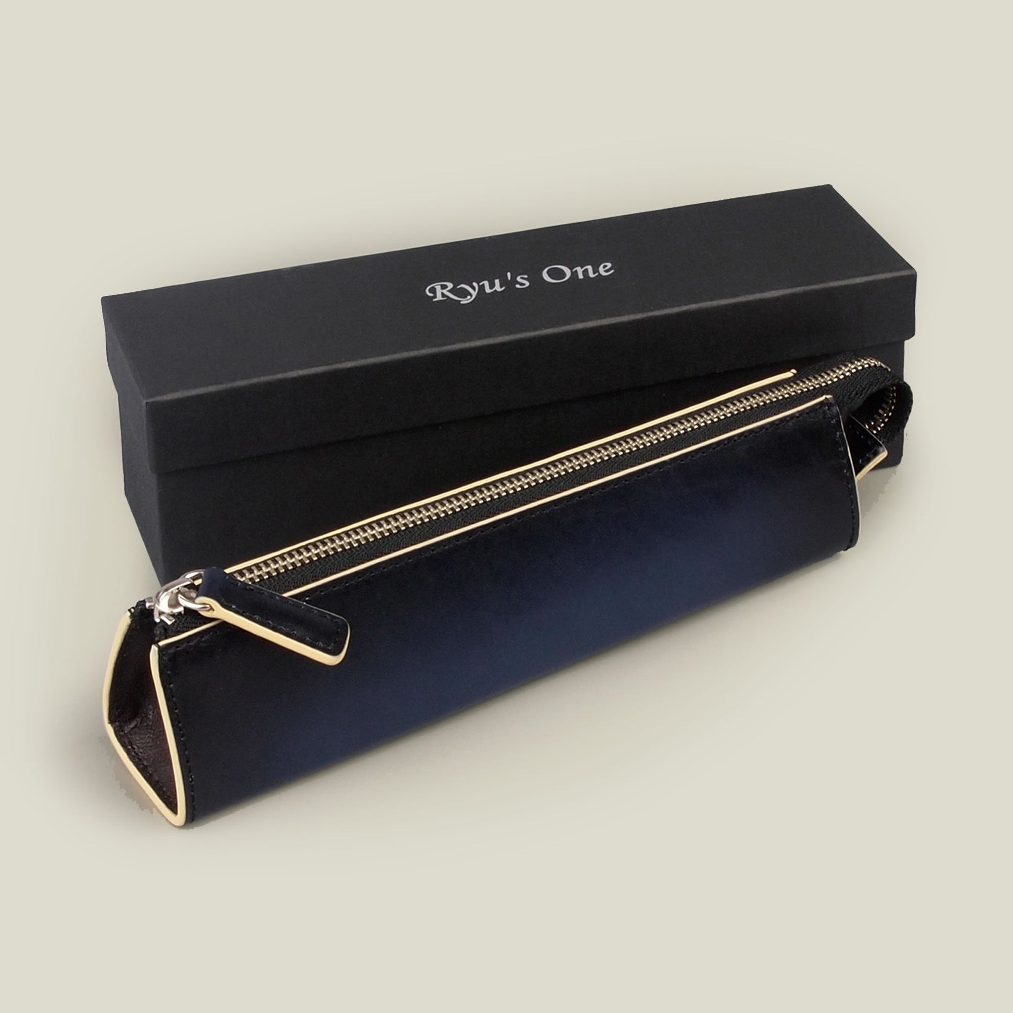 海外製／ペンケース／牛革／レザー／ペン少なめ／ギフト／プレゼントに