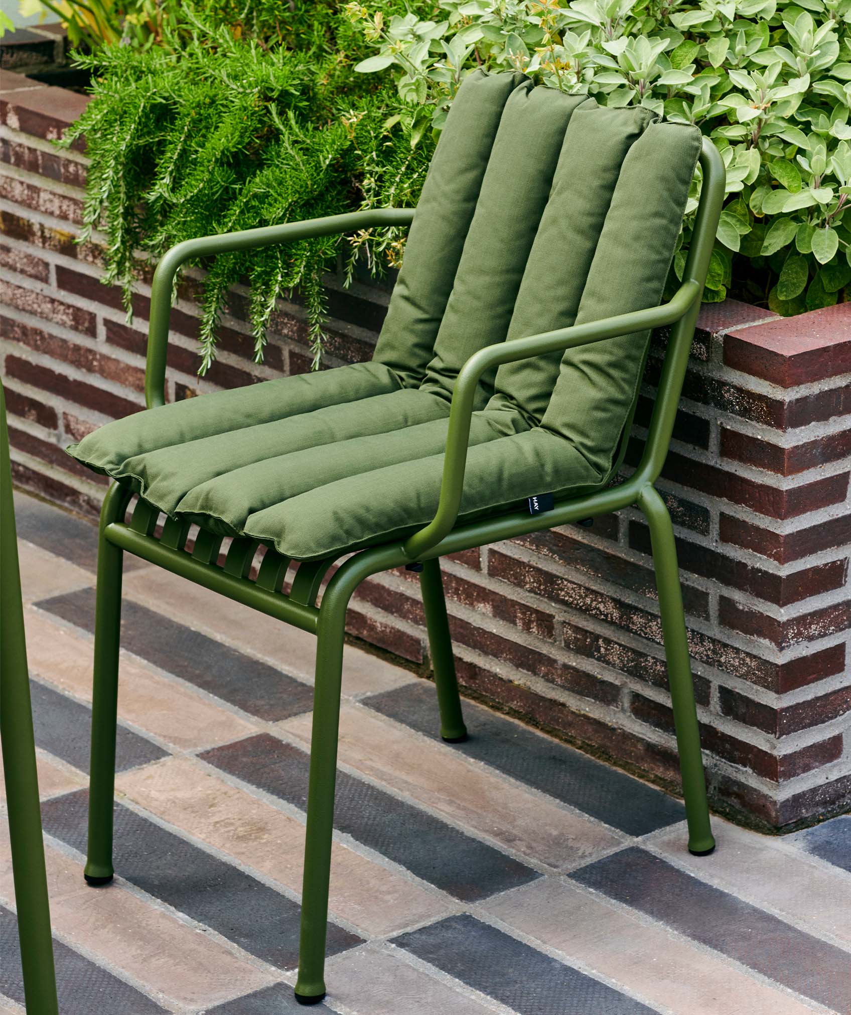 PALISSADE ARM CHAIR - チェア | 【公式】HAYオンラインストア