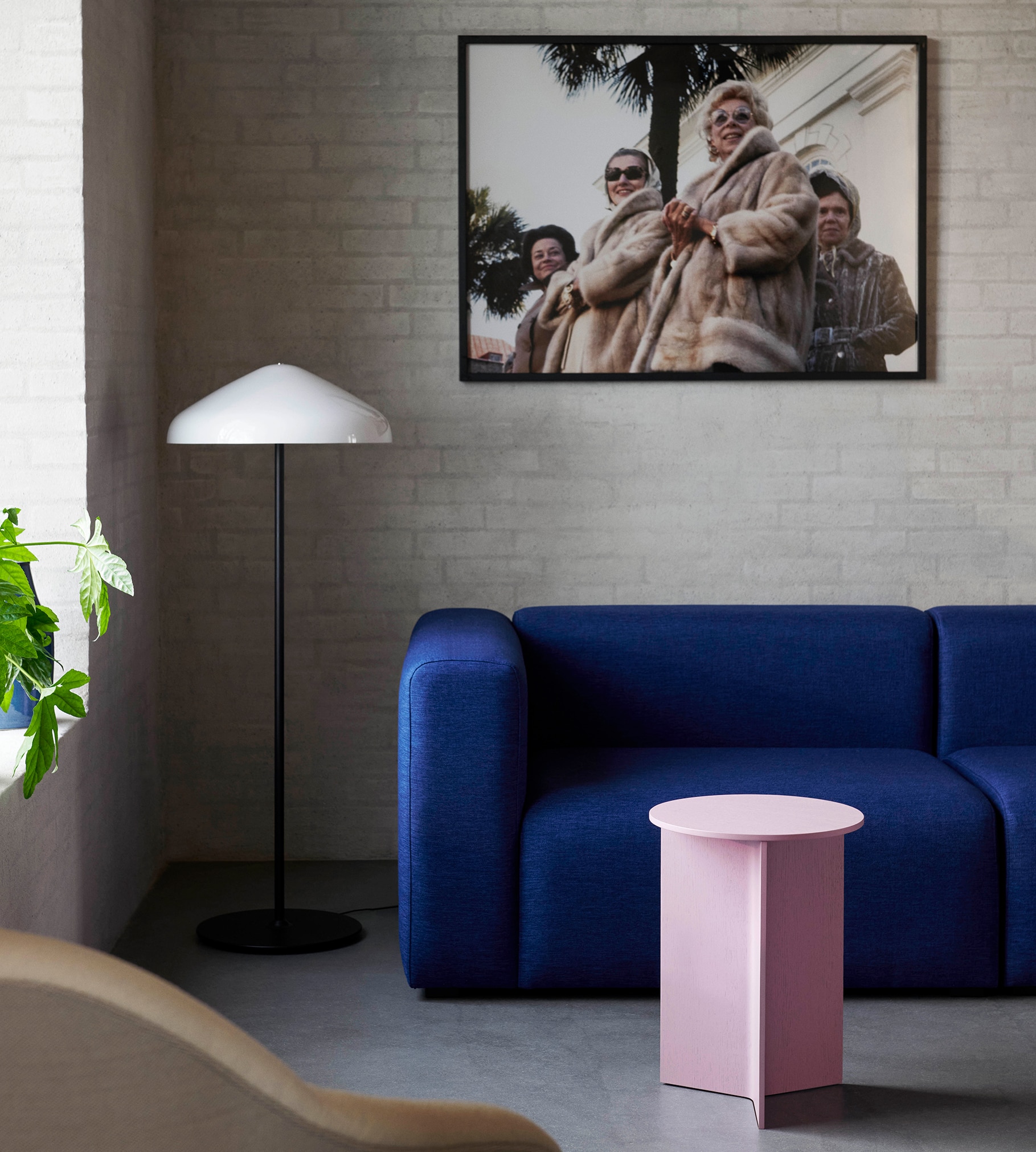 SLIT TABLE WOOD HIGH / Φ35 x H47 - テーブル | 【公式】HAY