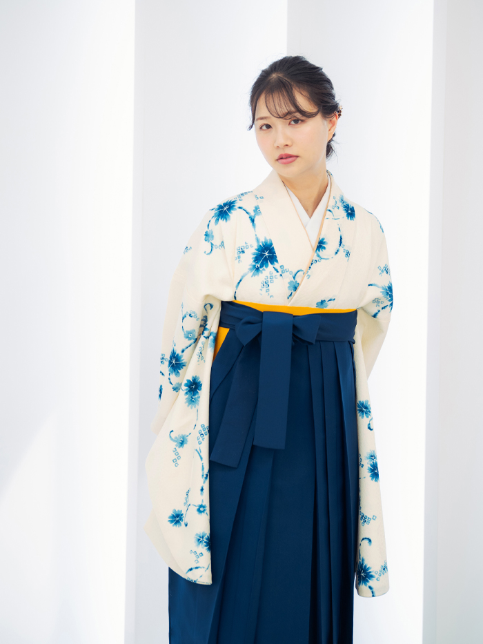 袴レンタル｜卒業式｜全国宅配｜新コーデ 花唐草絞り クリーム＋紺無地袴