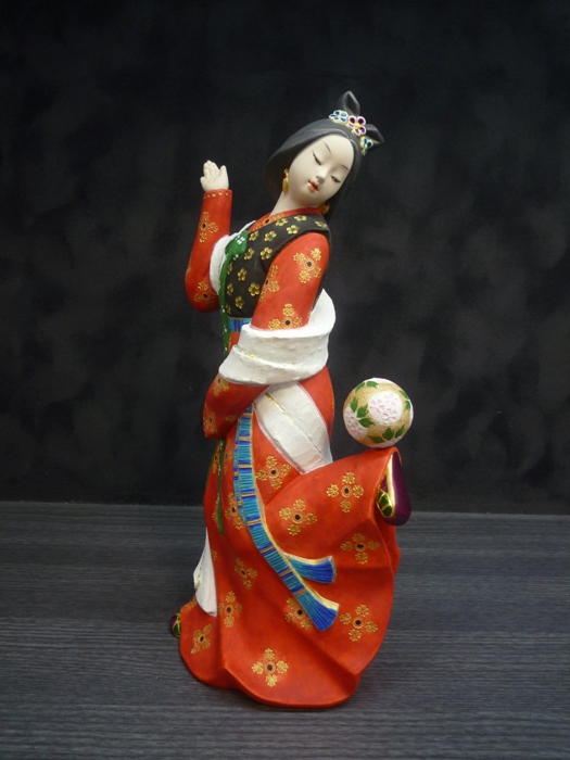 蹴鞠«博多人形 美人物|博多人形のごとう