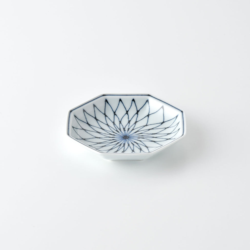 染付地紋 八角取皿 網目 | 白山陶器直営オンラインストア