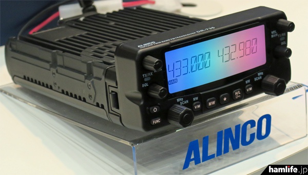 ハムフェア2015】アルインコ、144/430MHz帯のツインバンドモービル機
