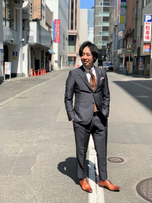 英国唯一無二の選ばれた服地 | オーダースーツは完全国内縫製の