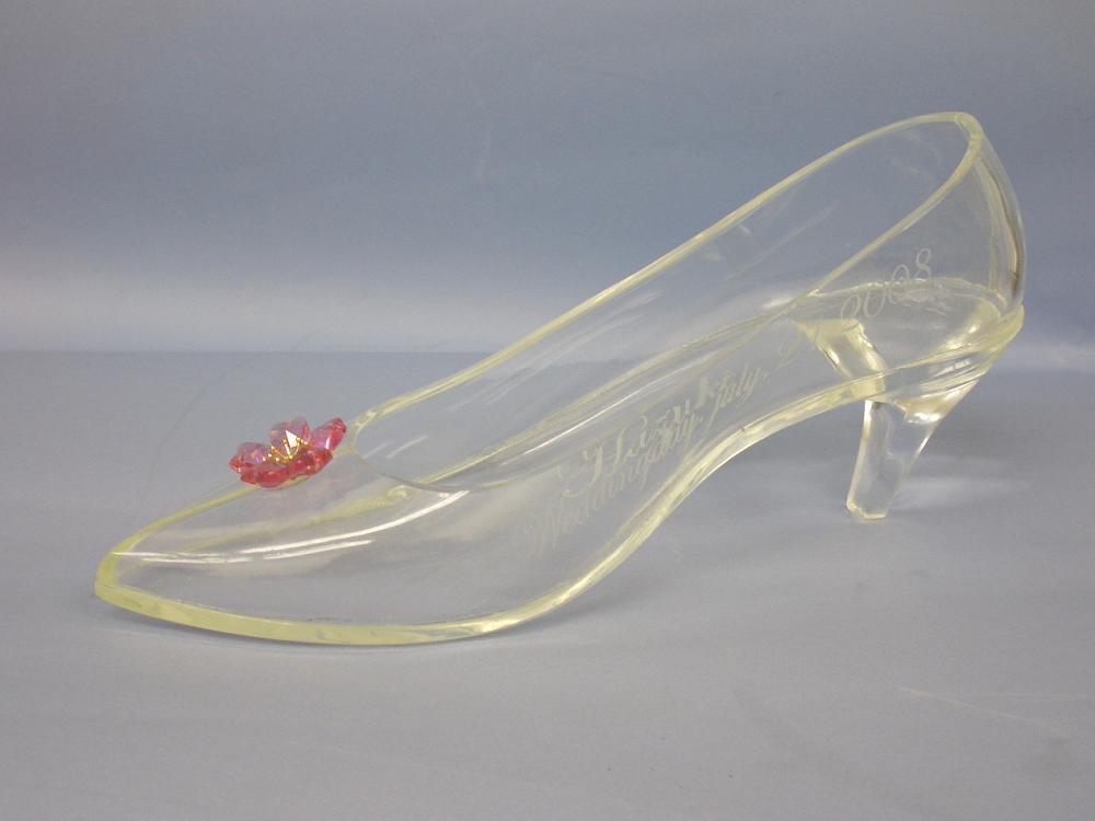 履けなければ、ガラスの靴とは言えません？本当に履けるシンデレラの