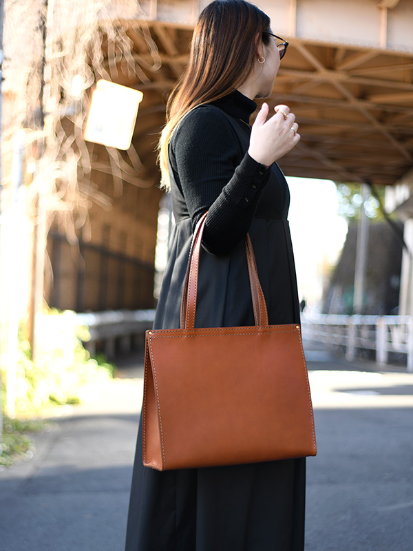 ビジネスにもおすすめのレディーストートバッグ / 革鞄のHERZ(ヘルツ