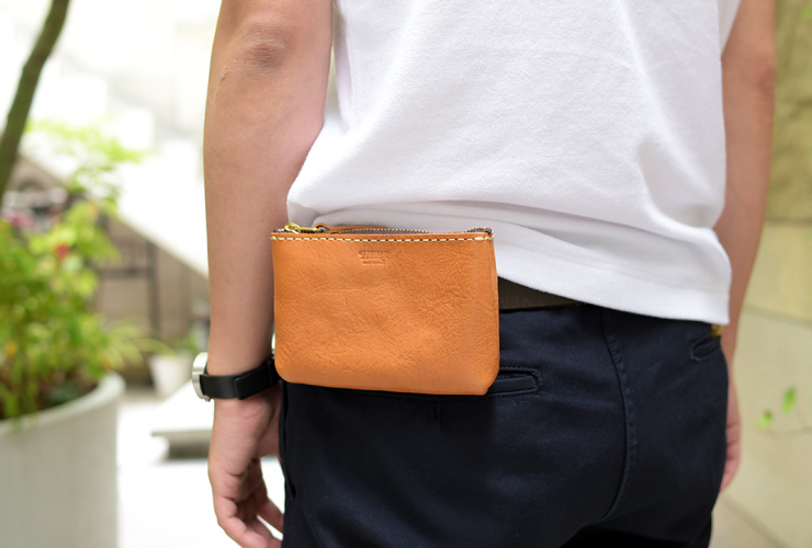 デジカメポーチとしても使えるフラットな革製ベルトポーチ / 革鞄の