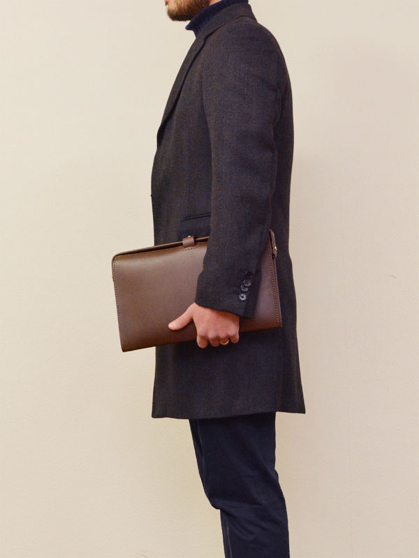ビジネスでも使えるハードレザーのガマ口・クラッチバッグ / 革鞄の