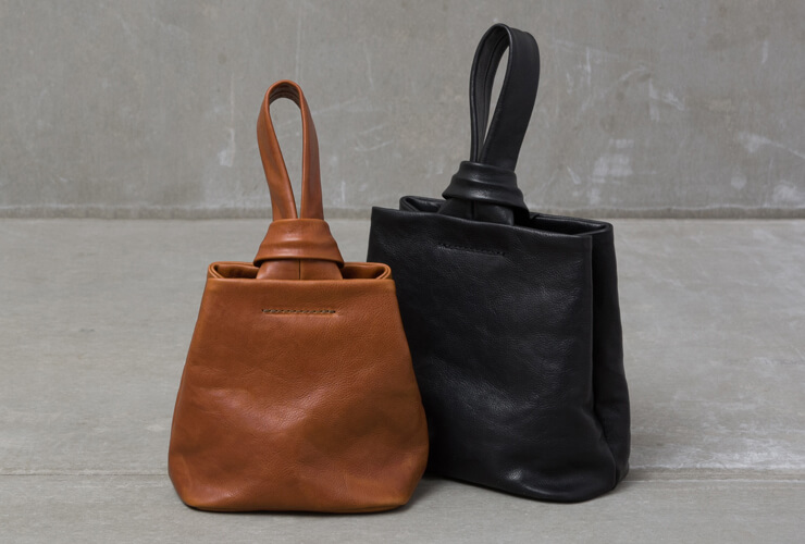 軽量なイタリアンレザーを使用したラフに使えるハンドバッグ / 革鞄の