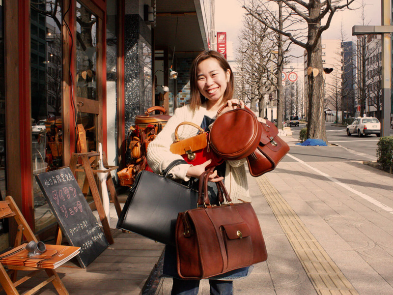 思い出の一品 vol.6 青木×アオリノハンドバッグ(Q-9)｜革鞄・革小物の