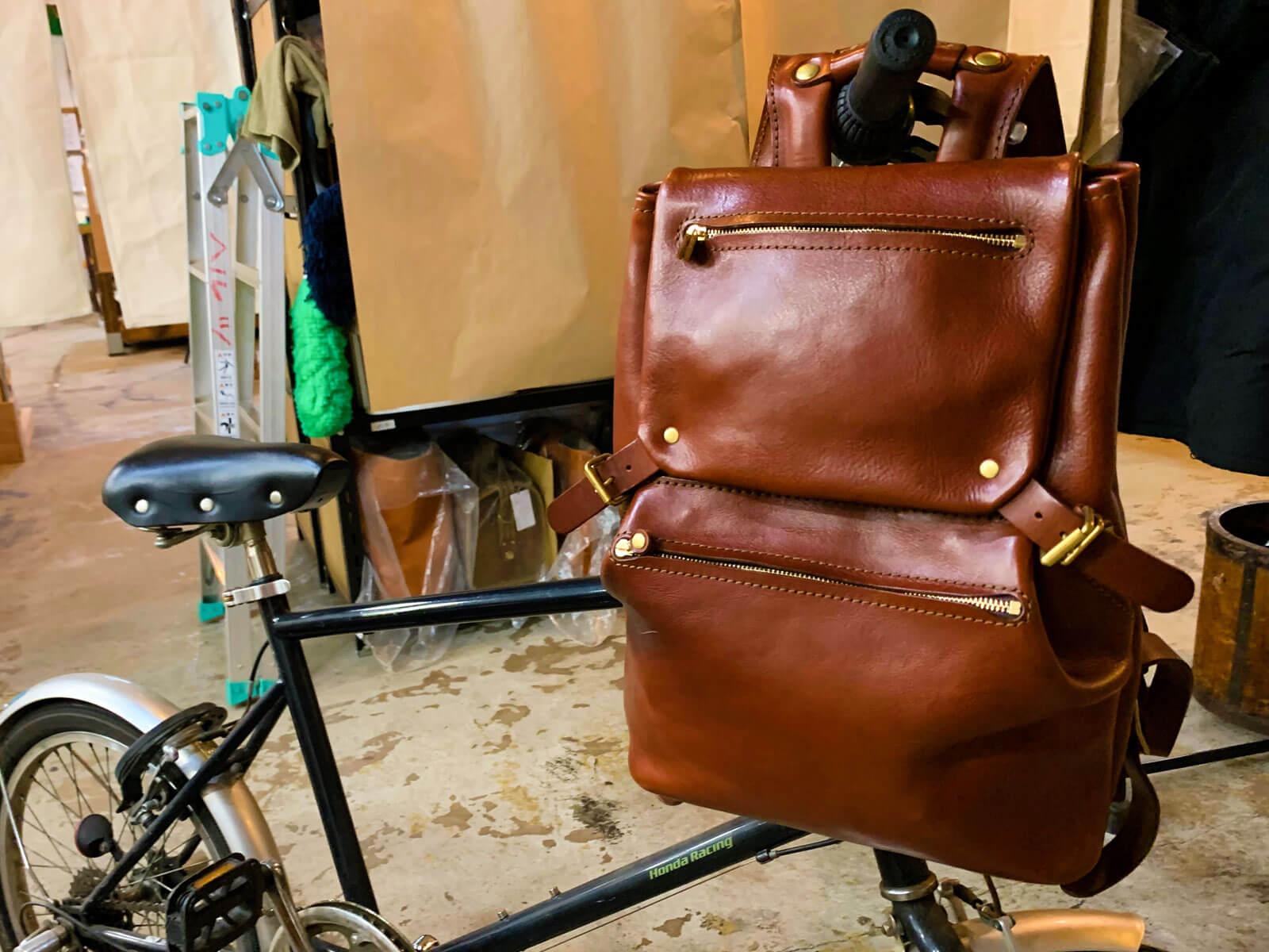 相棒！R-135「星のリュック」｜革鞄・革小物のHERZ公式通販