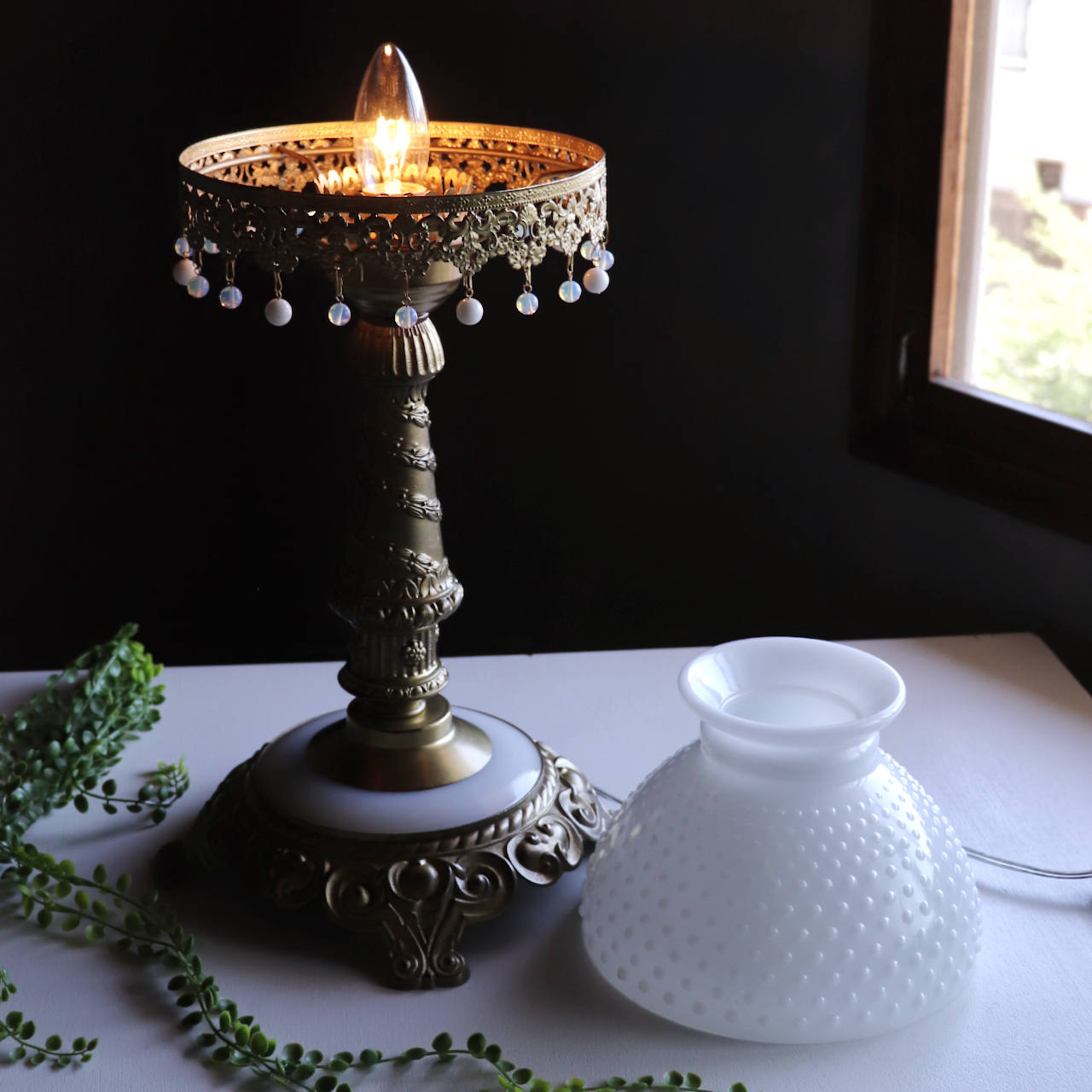 USAヴィンテージホブネイルミルクガラステーブルライト｜ヴィクトリア