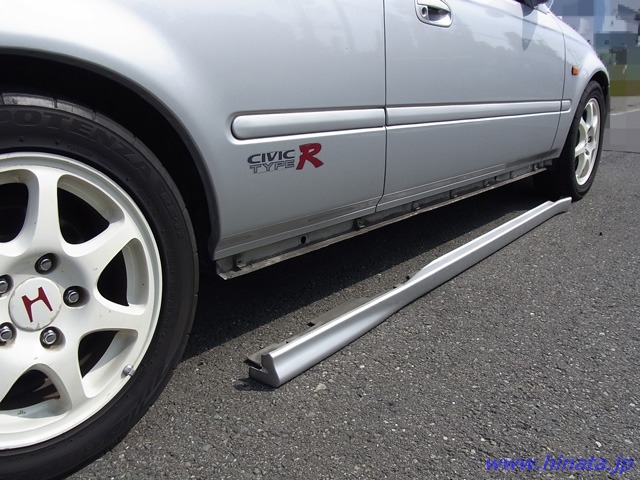 EK9(EK系)シビックのサイドスカート(サイドステップ)の外し方