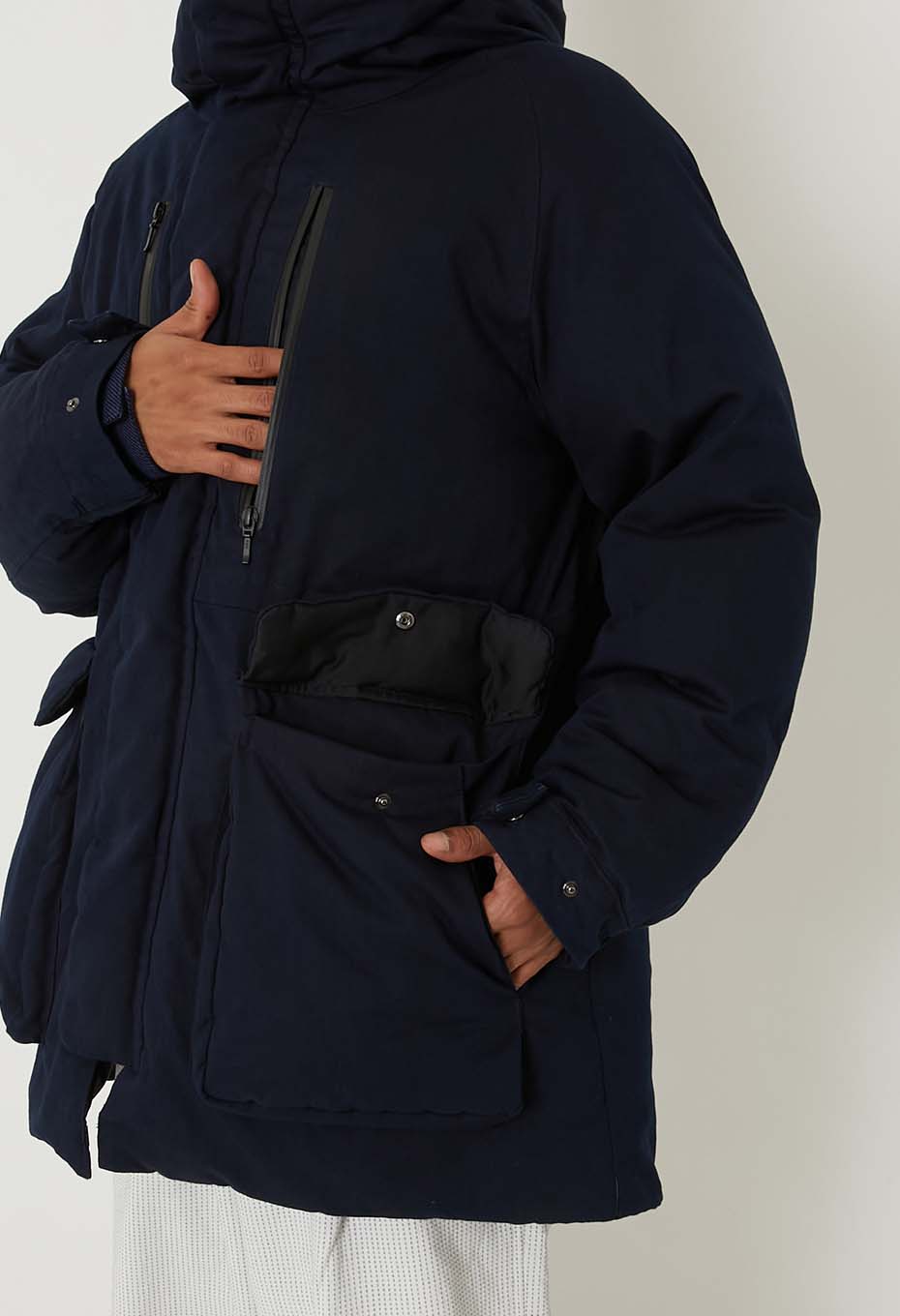 インディゴナイロンサテン リサイクルダウン ジャケット | BLUE BLUE