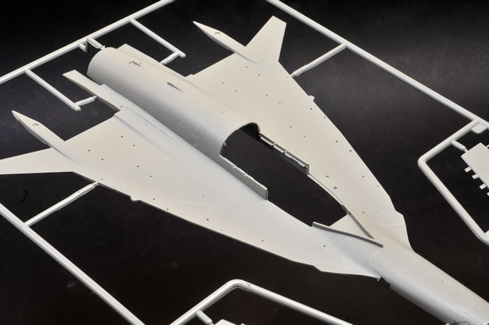 Kinetic Item No. K48086 - F-16XL-2 Experimental Fighter Review by