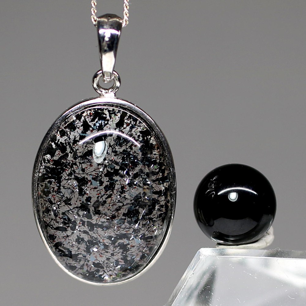 マダガスカル産]ヘマタイトインクォーツペンダントトップ（シルバー925