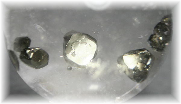 高品質・ブラジル産]パイライトインクォーツ丸玉/スフィア（黄鉄鉱