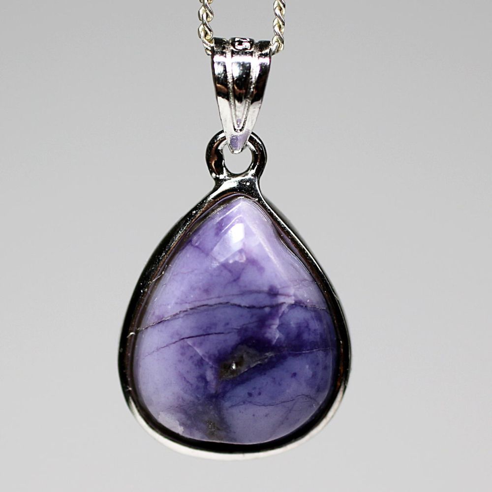 ティファニーストーンペンダントトップ（シルバー925・凛とした紫