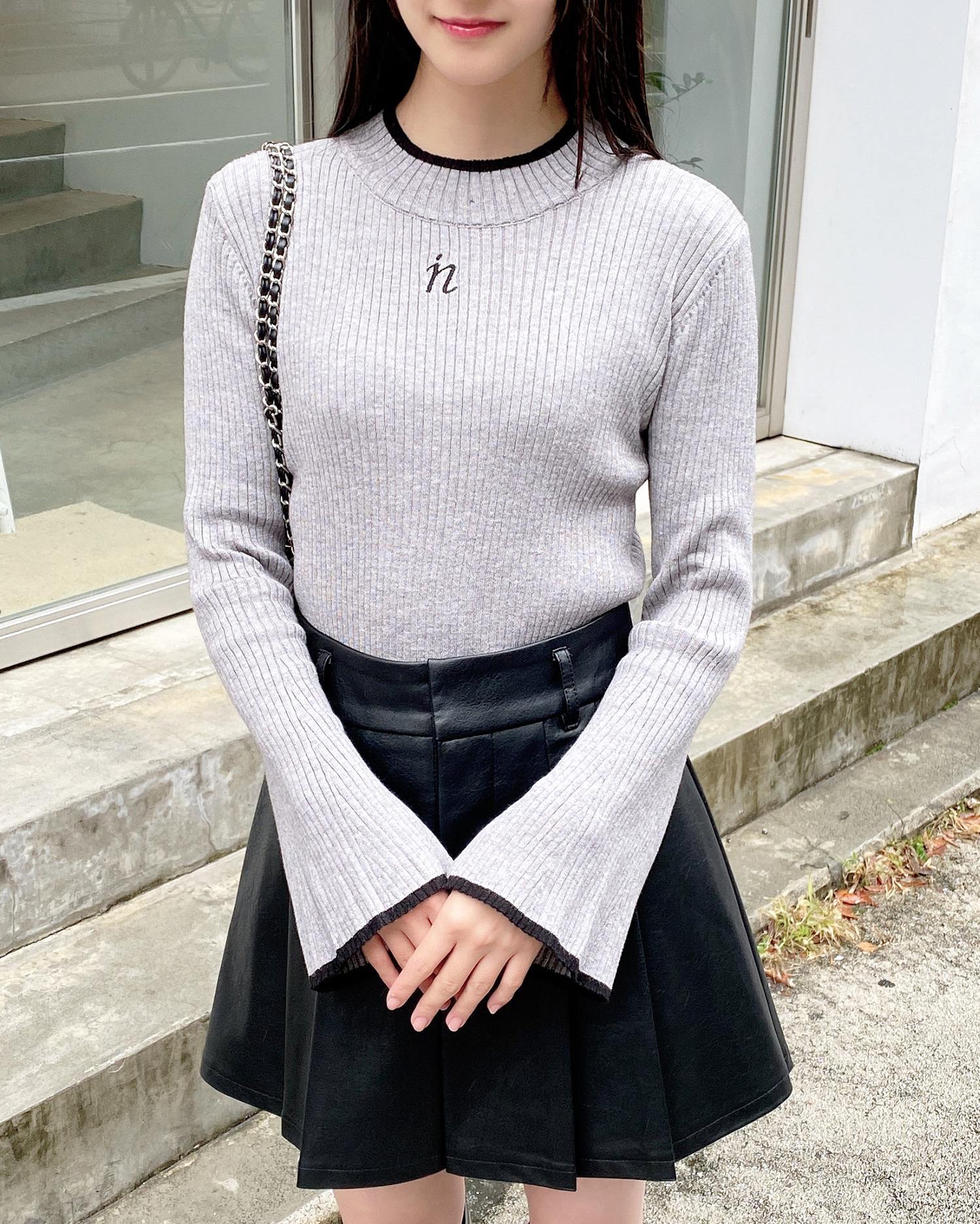 ワンポイント刺しゅう＆袖フレアニットプルオーバー｜INGNI(イング