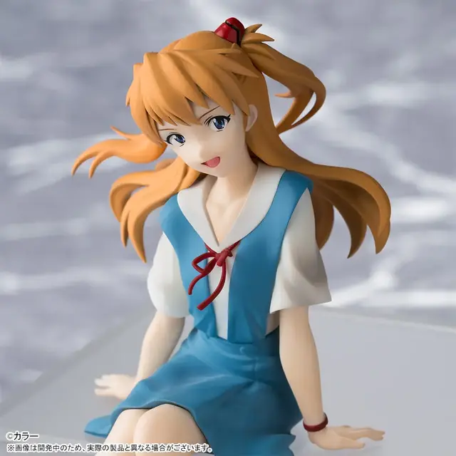 制服姿でちょこんと座る「アスカ」が可愛い！「エヴァ」TVシリーズ放送