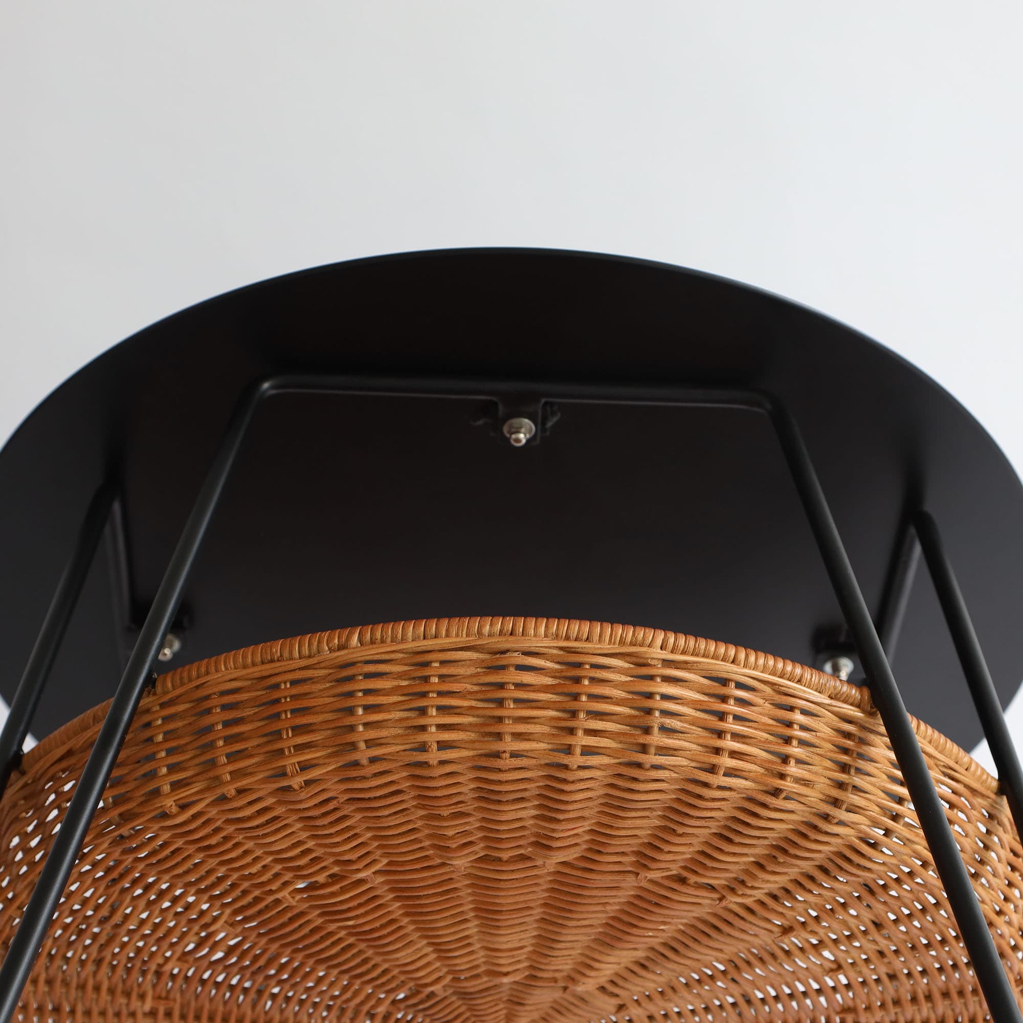 WALLABY LOW TABLE ROUND Black｜ローテーブル｜IDEE SHOP Online