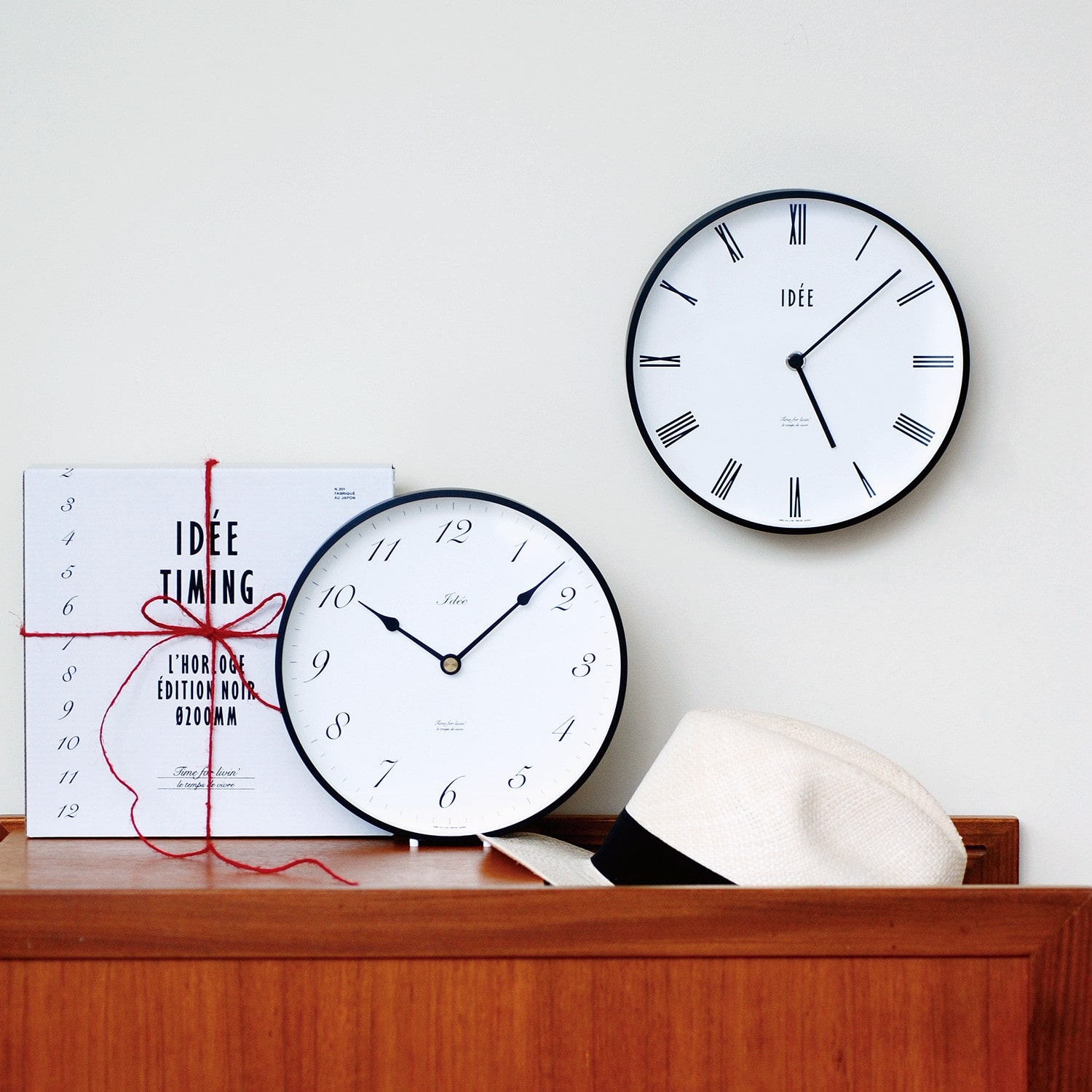 IDEE TIMING 掛け時計 アラビア数字 φ200 アルミ｜時計｜IDEE SHOP Online