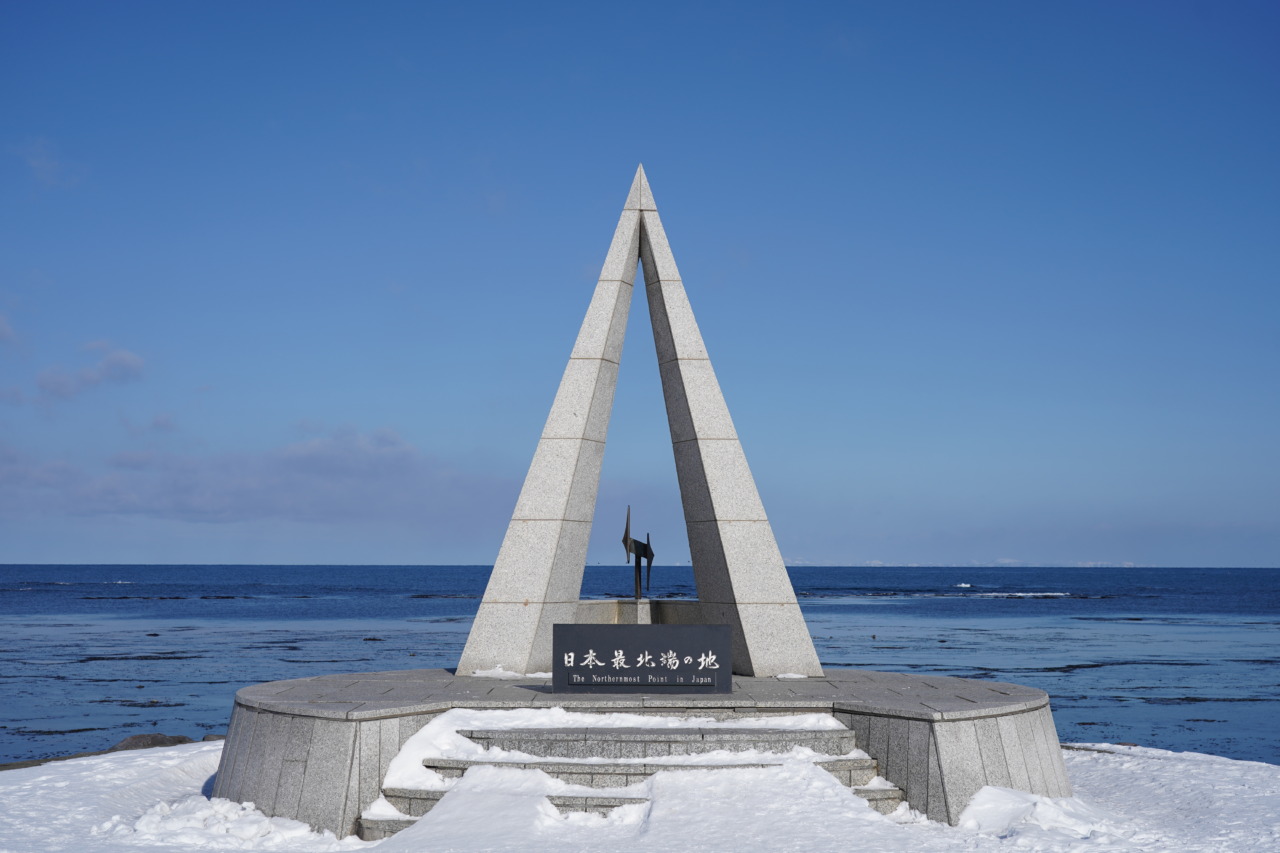 オホーツク海の先に南樺太が見える！稚内・日本最北端の「宗谷岬」を