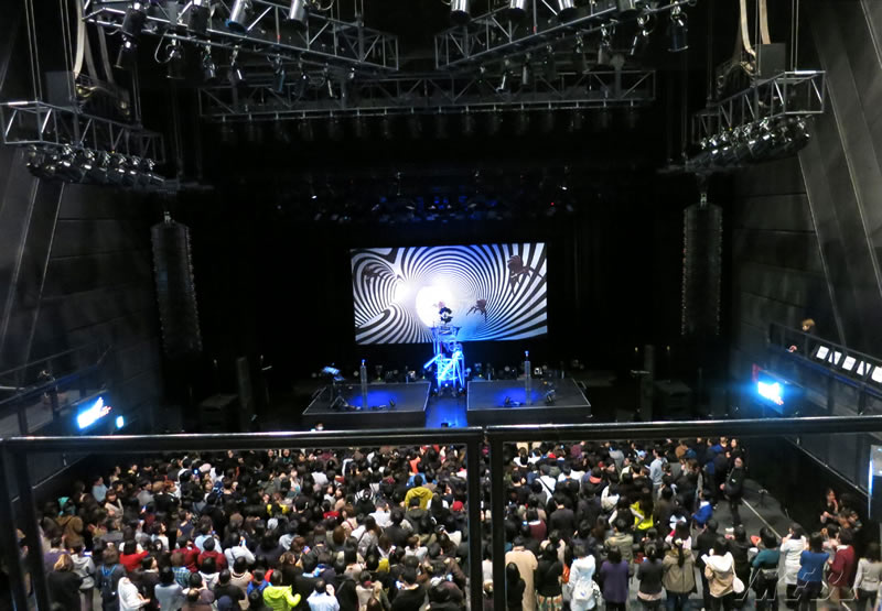 LIVE 核P-MODEL『パラレル・コザック』驚愕のライブ&機材レポート！