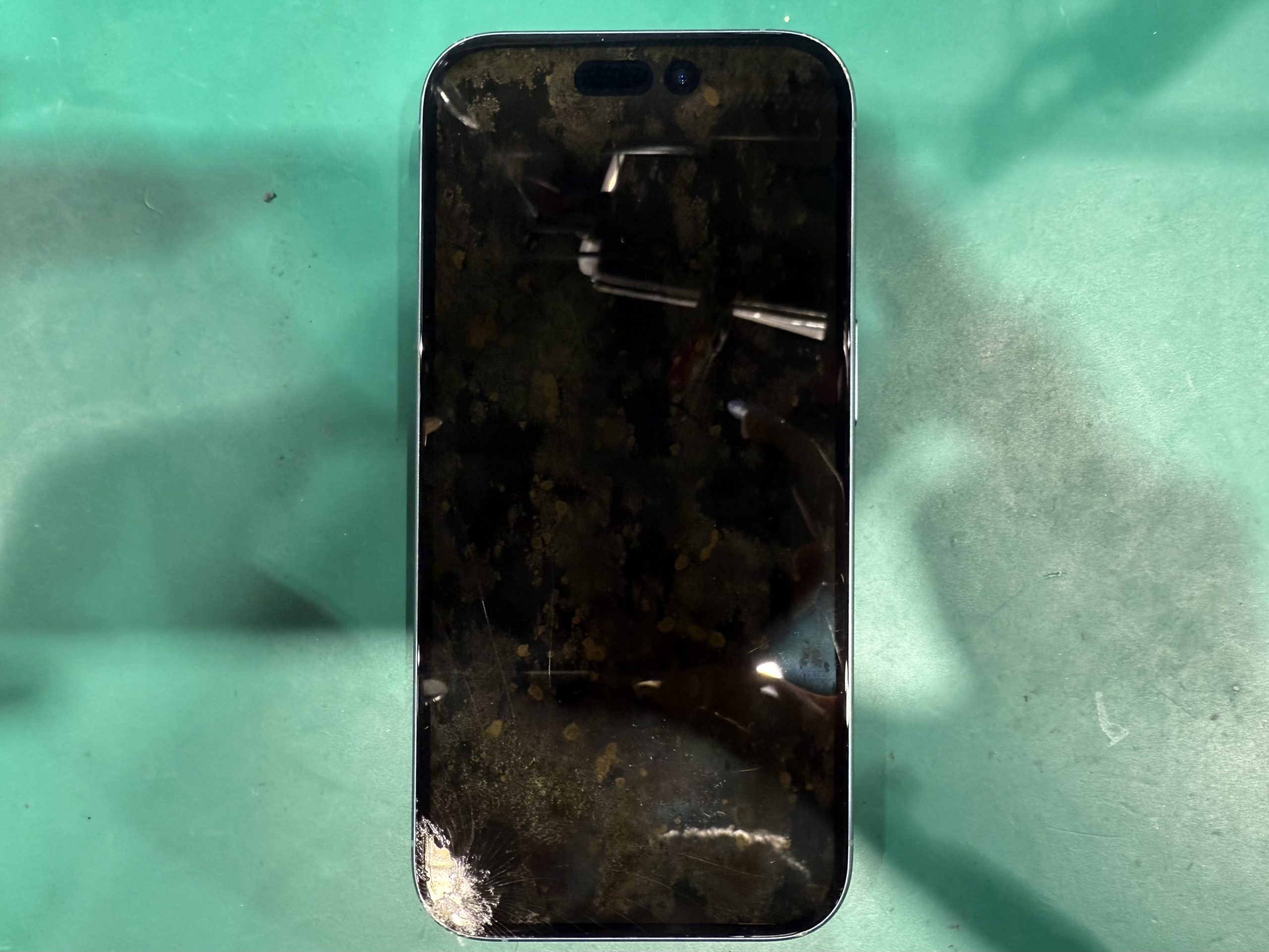 iPhone16 フロントパネル交換修理を承りました！ | iPhone修理アイサポ