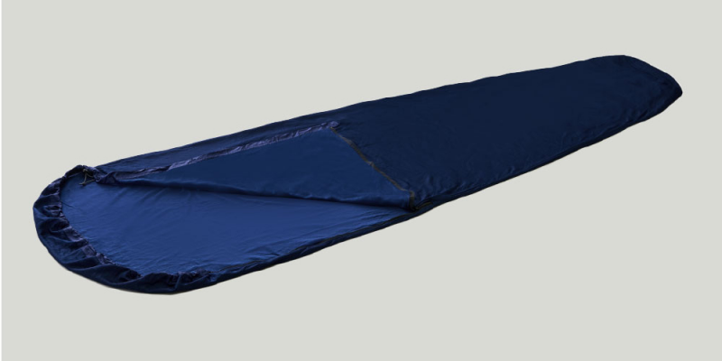 美品 Slow Trek 1300 寝袋 青・黒 イスカ 美品 Slow Trek 1300 寝袋 青・