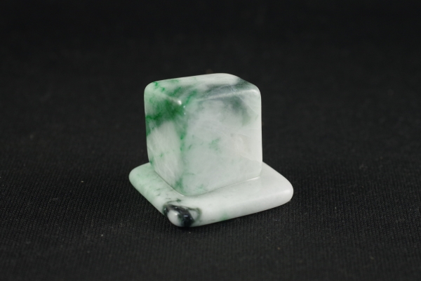 ナミビアンジェード（ナミビア翡翠）原石丸磨き79g 天然石販売 名取