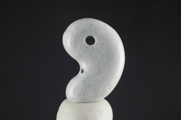 糸魚川翡翠 勾玉 国産翡翠の勾玉販売 天然石・国産原石の専門店｜名取