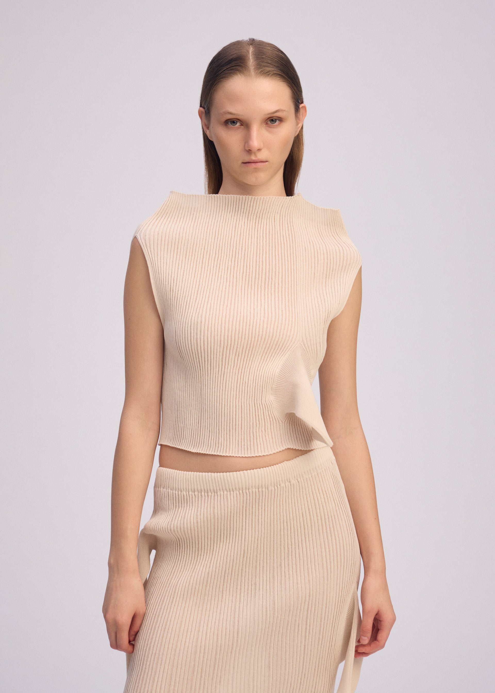 ADVENTITIOUS：HIGH-NECKS – isseymiyake.com