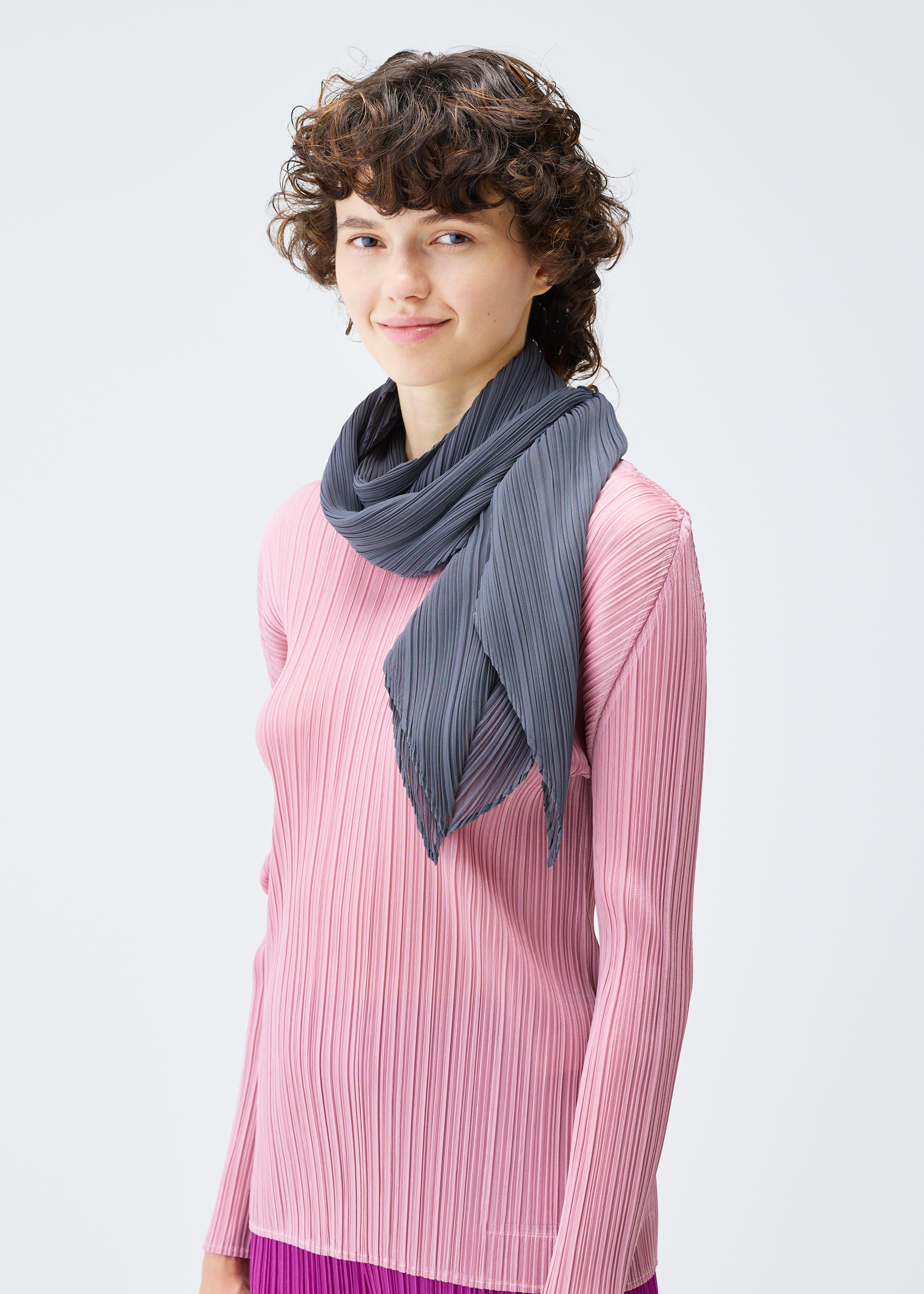 MONTHLY SCARF SEPTEMBER – isseymiyake.com
